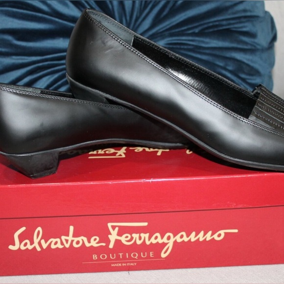 EUC Salvatore Ferragamo Women’s Black Loafers 8 1/2 B - Picture 1 of 4